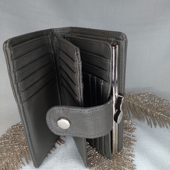 Gray leather safe keeper wallet - Picture 5 of 6